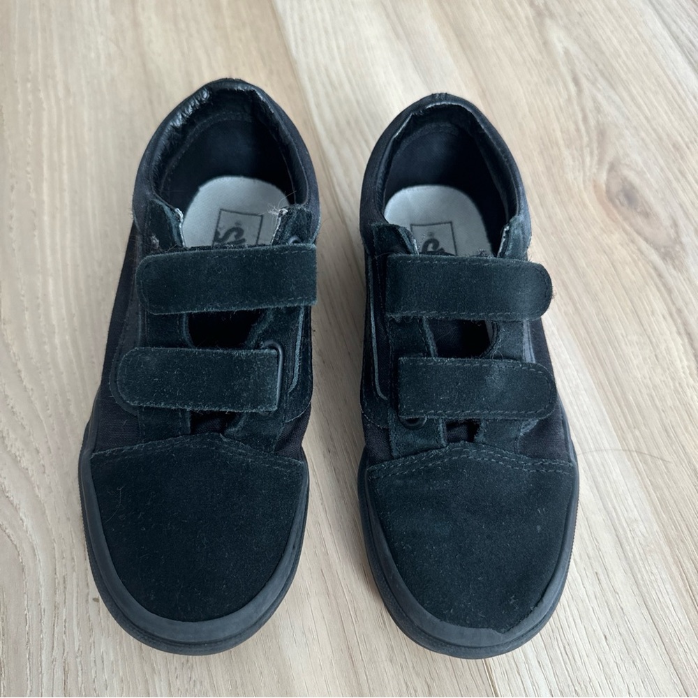 Vans old skool low v size 1 boys low top black